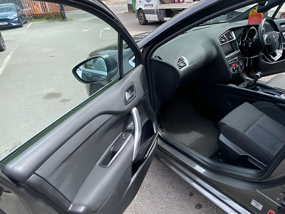 Used 2018 DS Automobiles DS 4 Elegance Grey - Interior and Exterior details 12