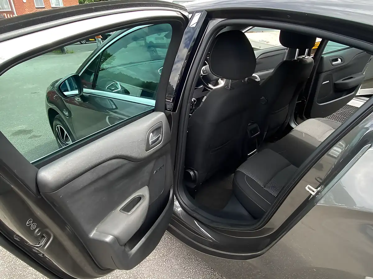 Used 2018 DS Automobiles DS 4 Elegance Grey - Interior and Exterior details 13