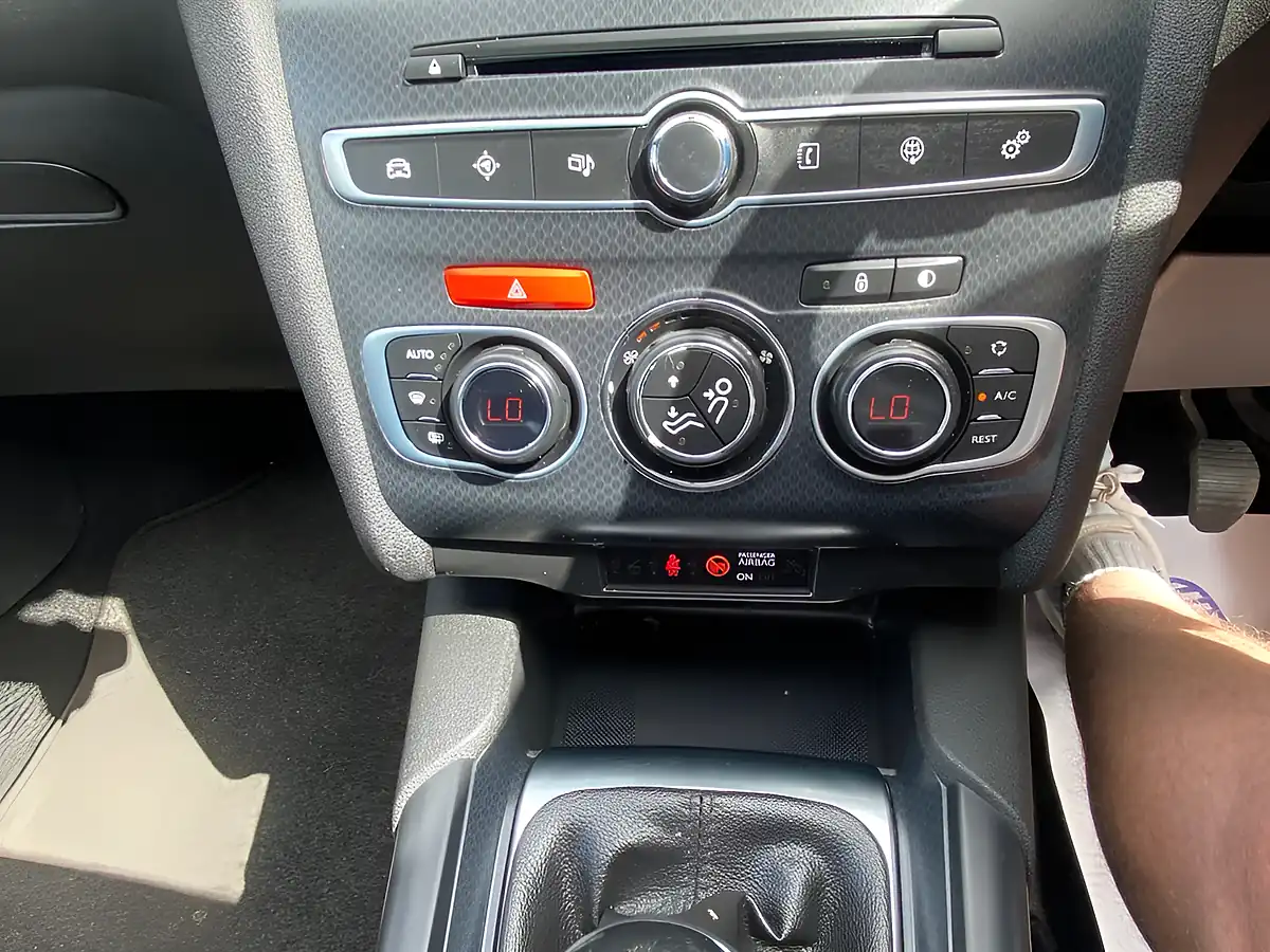 Used 2018 DS Automobiles DS 4 Elegance Grey - Interior and Exterior details 18