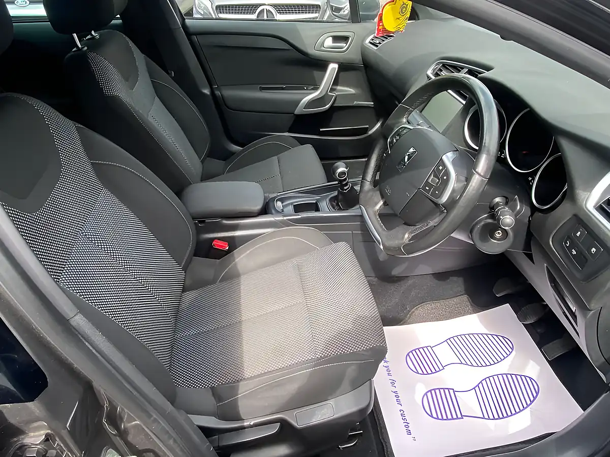 Used 2018 DS Automobiles DS 4 Elegance Grey - Interior and Exterior details 9