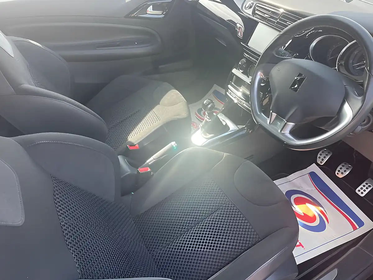 Used 2018 DS DS 3 Prestige Black - Interior and Exterior details 12