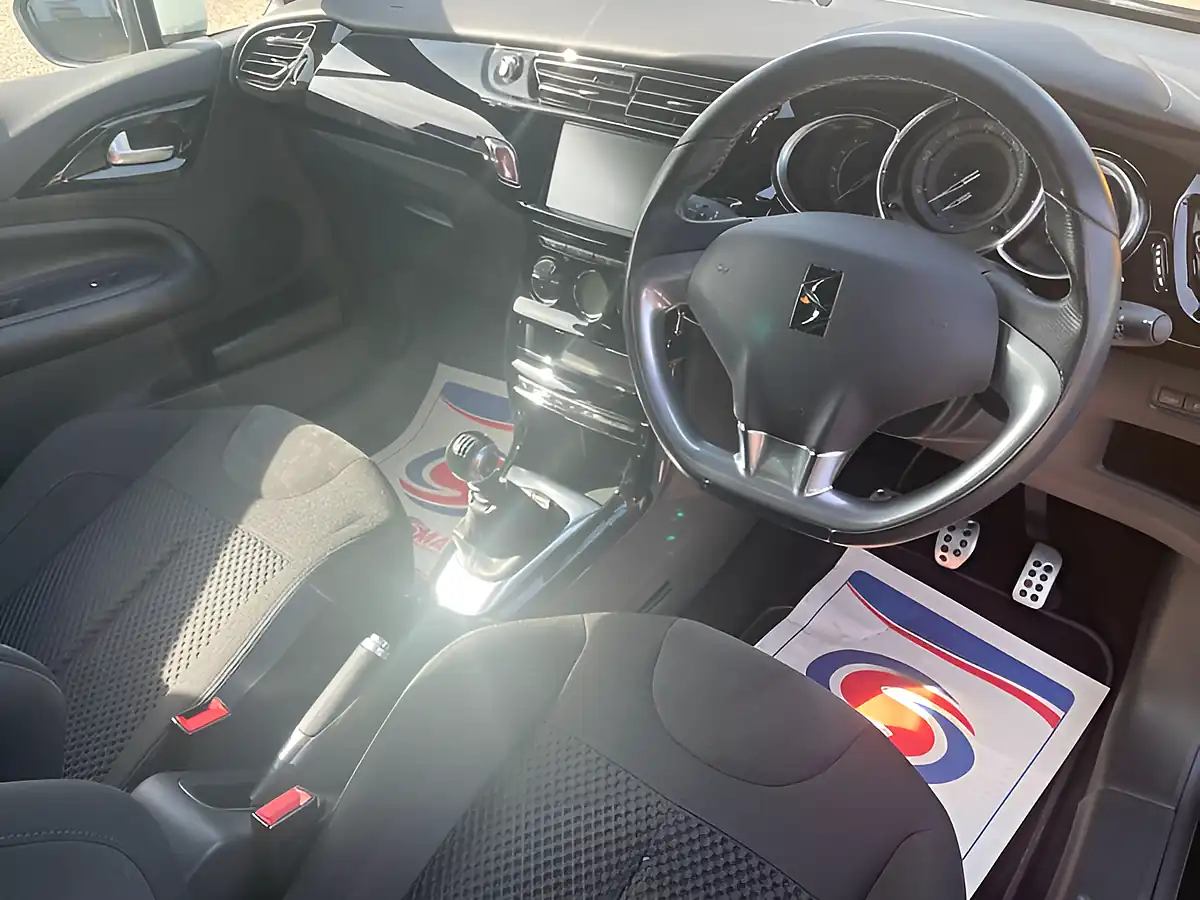 Used 2018 DS DS 3 Prestige Black - Interior and Exterior details 13