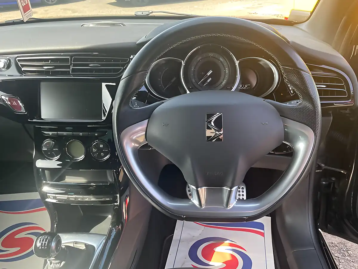 Used 2018 DS DS 3 Prestige Black - Interior and Exterior details 14