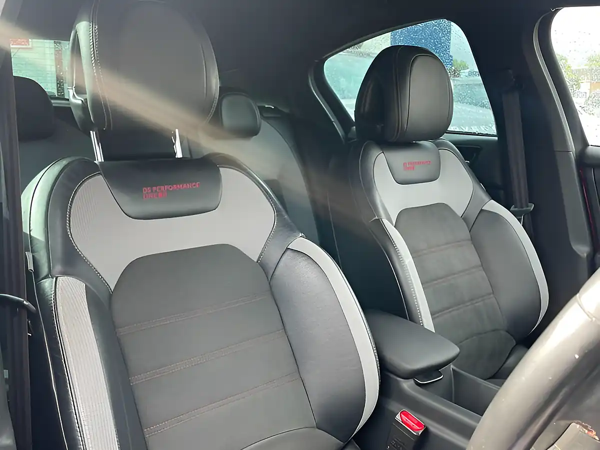 Used 2018 DS DS 4 Performance Line Red - Interior and Exterior details 13