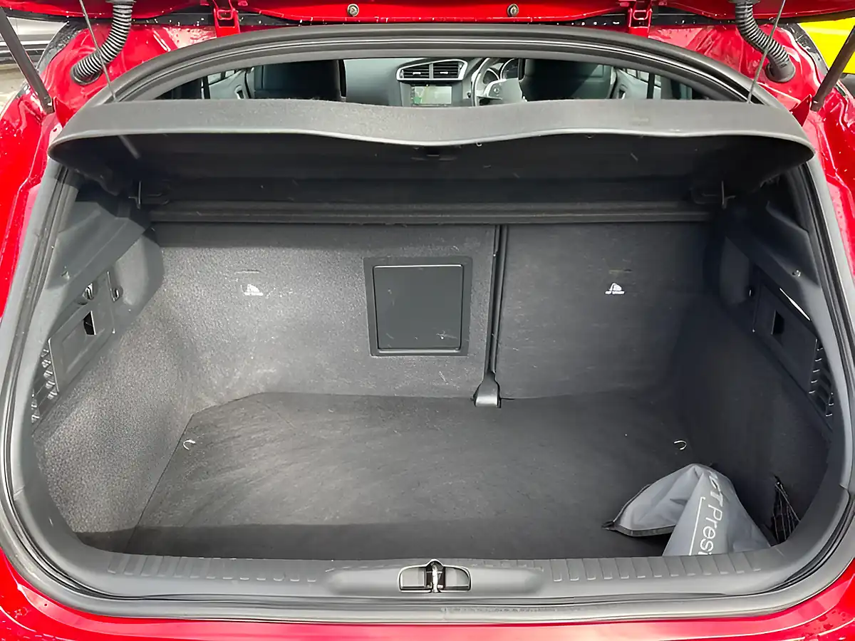 Used 2018 DS DS 4 Performance Line Red - Interior and Exterior details 14