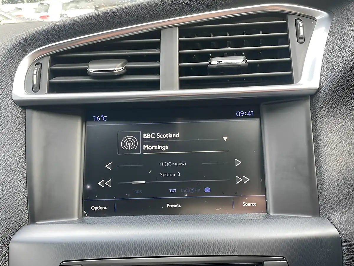 Used 2018 DS DS 4 Performance Line Red - Interior and Exterior details 16