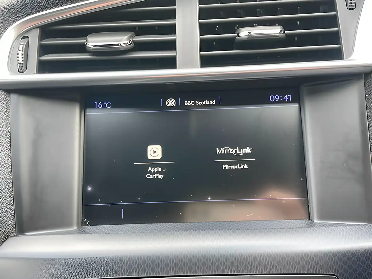 Used 2018 DS DS 4 Performance Line Red - Interior and Exterior details 18