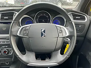 Used 2018 DS DS 4 Performance Line Red - Interior and Exterior details 19