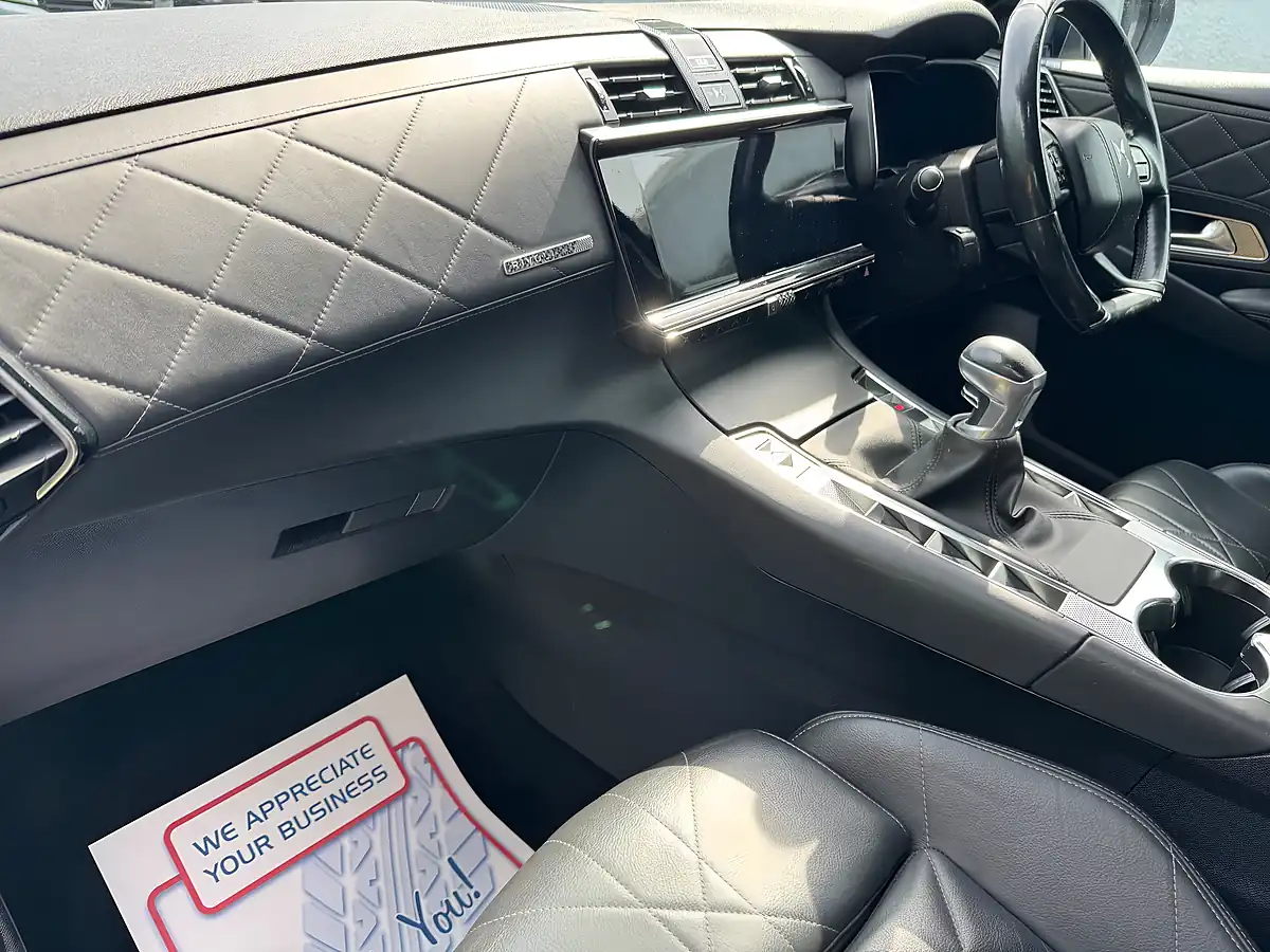 Used 2018 DS DS 7 Prestige Crossback Grey - Interior and Exterior details 4