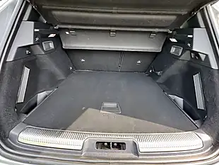 Used 2018 DS DS 7 Prestige Crossback Grey - Interior and Exterior details 7