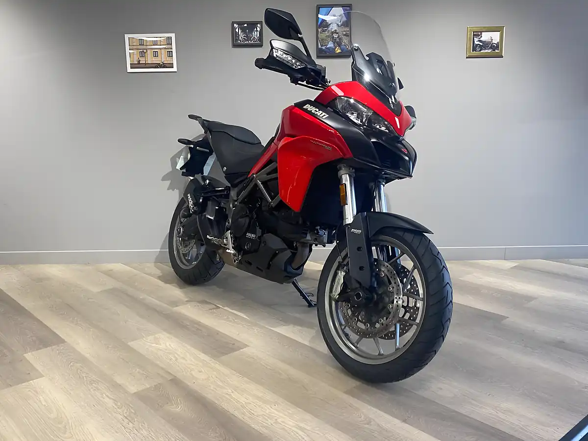 Used 2018 Ducati Multi Red Red - Interior and Exterior details 6