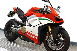 Used 2018 Ducati Panigale V4 Speciale Red - Interior and Exterior details 2