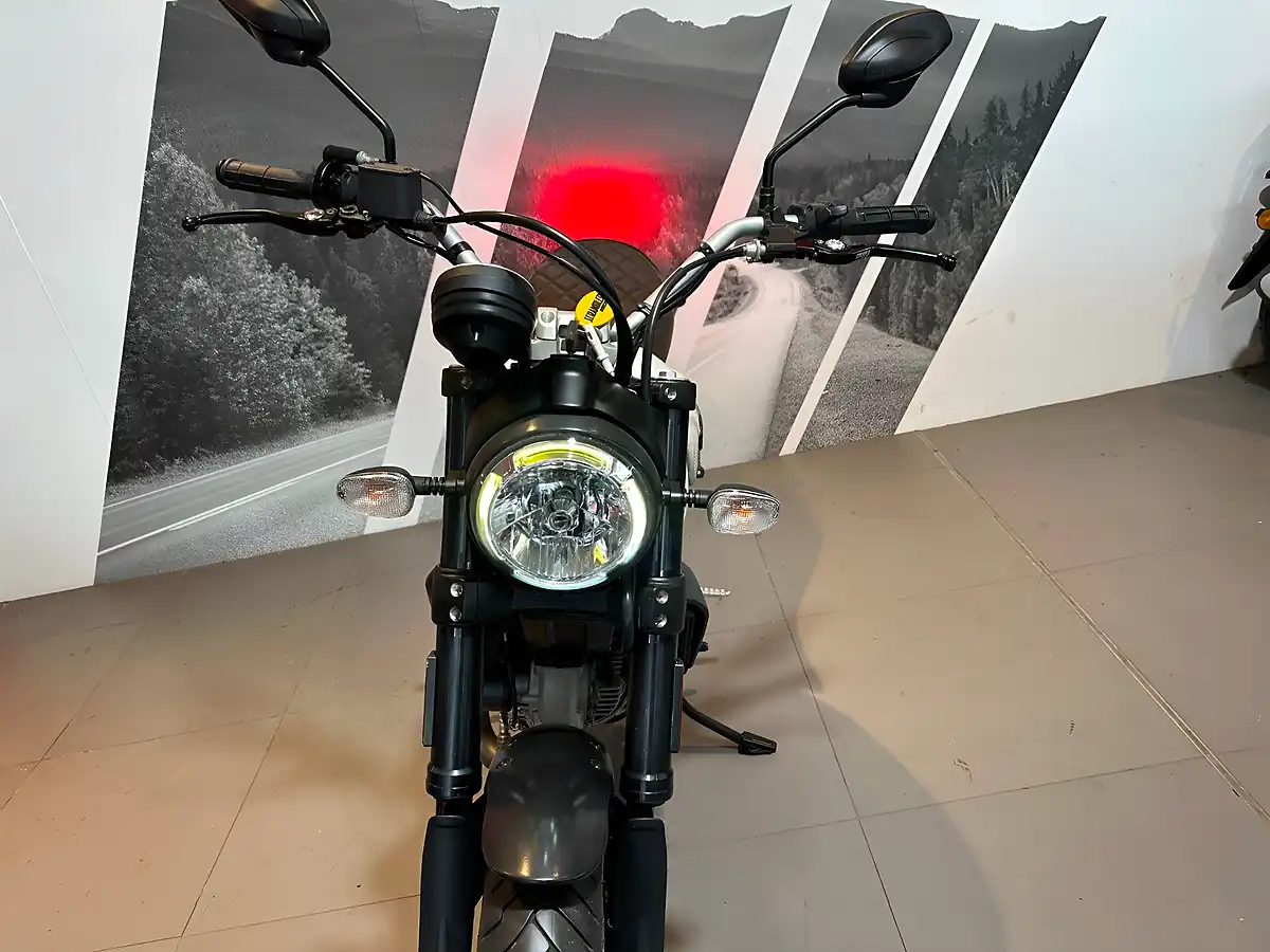 Used 2018 Ducati Scrambler 800 Classic White - Interior and Exterior details 12