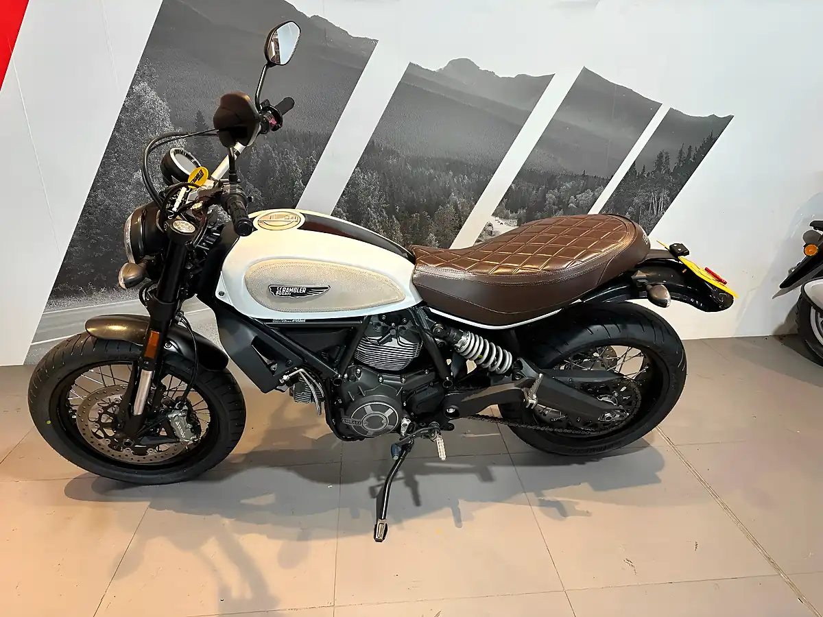Used 2018 Ducati Scrambler 800 Classic White - Interior and Exterior details 2