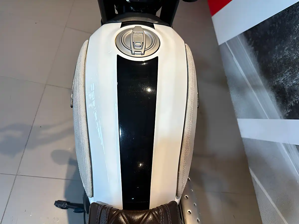 Used 2018 Ducati Scrambler 800 Classic White - Interior and Exterior details 3