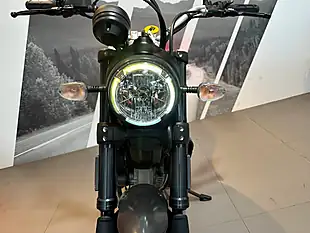 Used 2018 Ducati Scrambler 800 Classic White - Interior and Exterior details 5