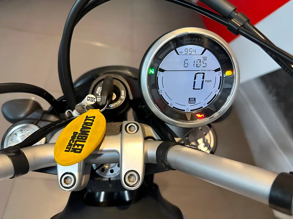Used 2018 Ducati Scrambler 800 Classic White - Interior and Exterior details 6
