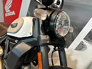 Used 2018 Ducati Scrambler 800 Classic White - Interior and Exterior details 9