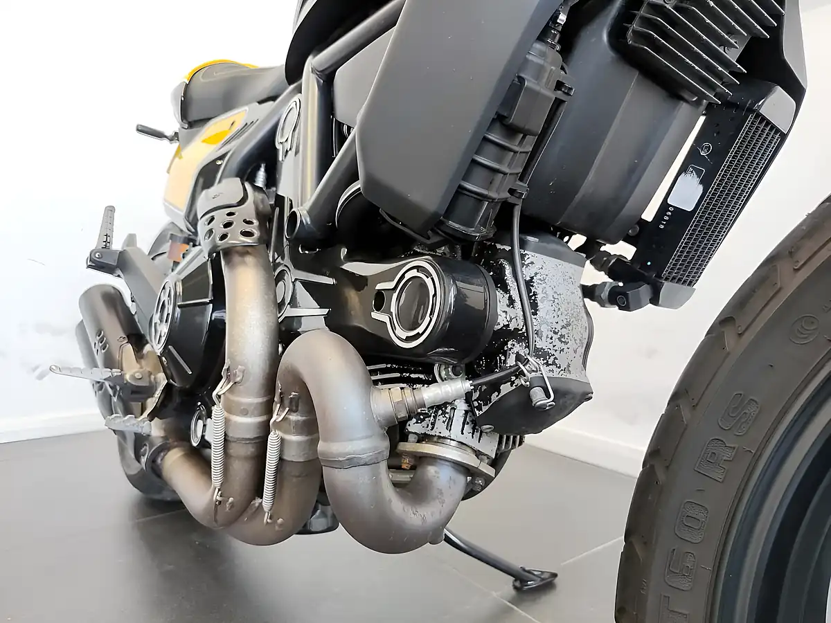 Used 2018 Ducati Scrambler Full Throttle Black and Yellow - Interior and Exterior details 15