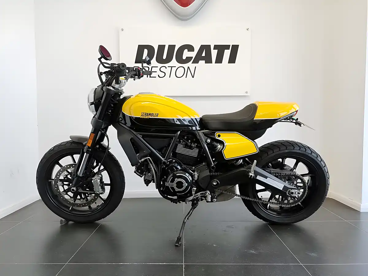 Used 2018 Ducati Scrambler Full Throttle Black and Yellow - Interior and Exterior details 2