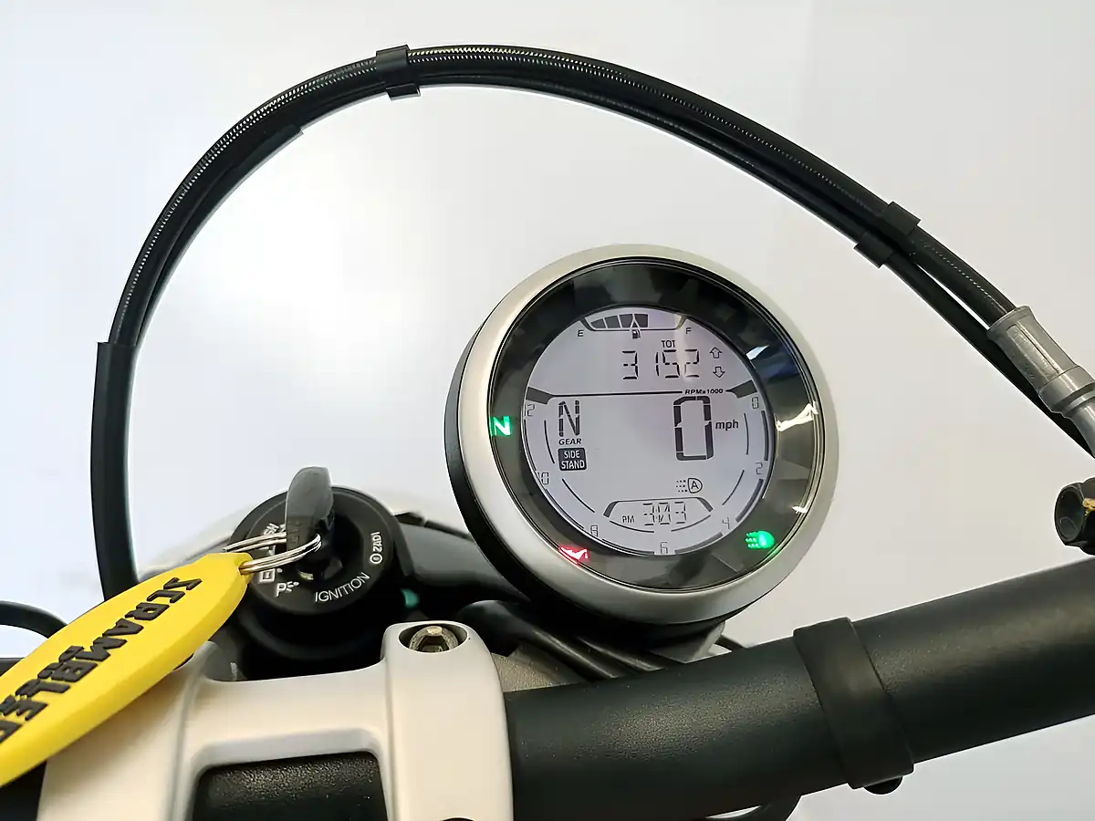 Used 2018 Ducati Scrambler Full Throttle Black and Yellow - Interior and Exterior details 4