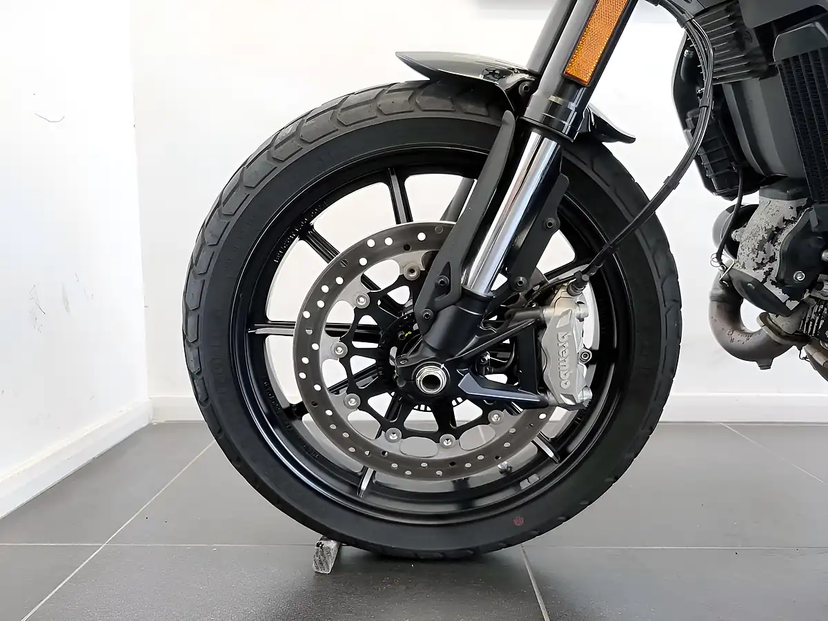 Used 2018 Ducati Scrambler Full Throttle Black and Yellow - Interior and Exterior details 8