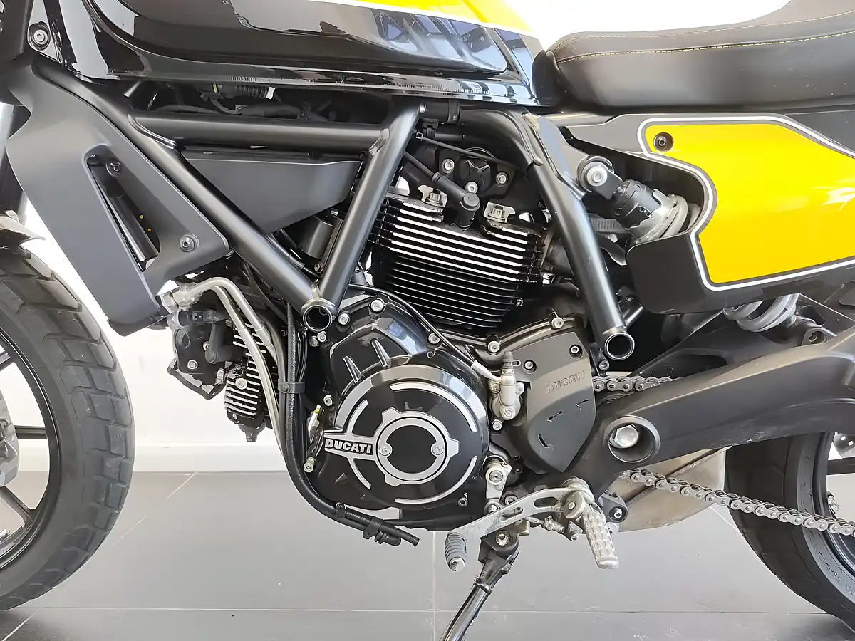 Used 2018 Ducati Scrambler Full Throttle Black and Yellow - Interior and Exterior details 9