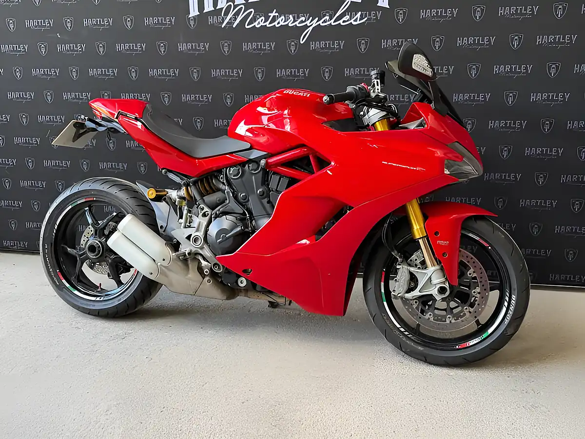 Used 2018 Ducati Supersport S Red - Interior and Exterior details 3