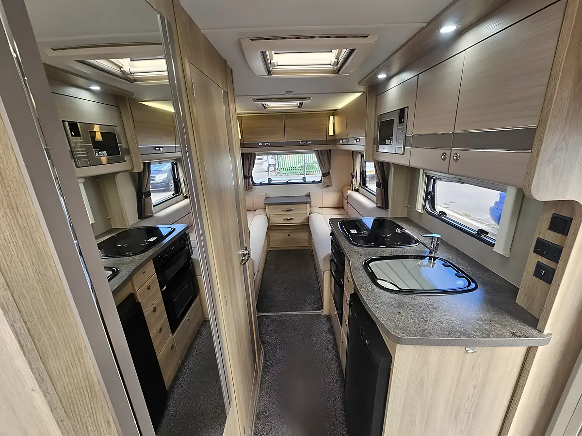 Used 2018 Elddis Platinum Edition Ii 195 Nero Metallic Black - Interior and Exterior details 10