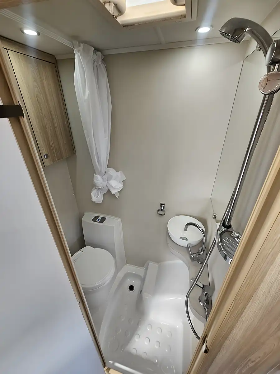 Used 2018 Elddis Platinum Edition Ii 195 Nero Metallic Black - Interior and Exterior details 19