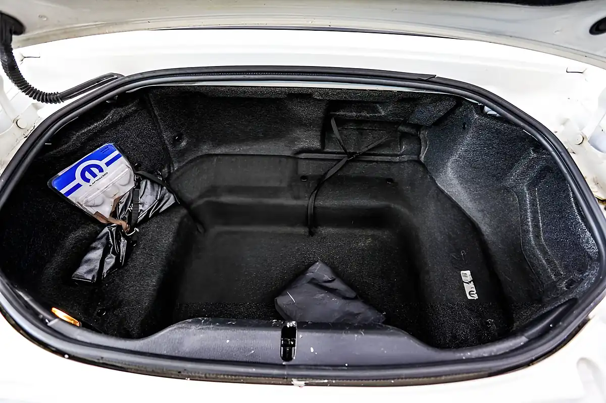 Used 2018 Fiat 124 Spider Lusso Plus White - Interior and Exterior details 10