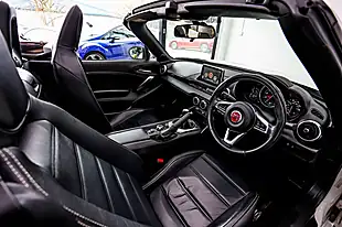 Used 2018 Fiat 124 Spider Lusso Plus White - Interior and Exterior details 11