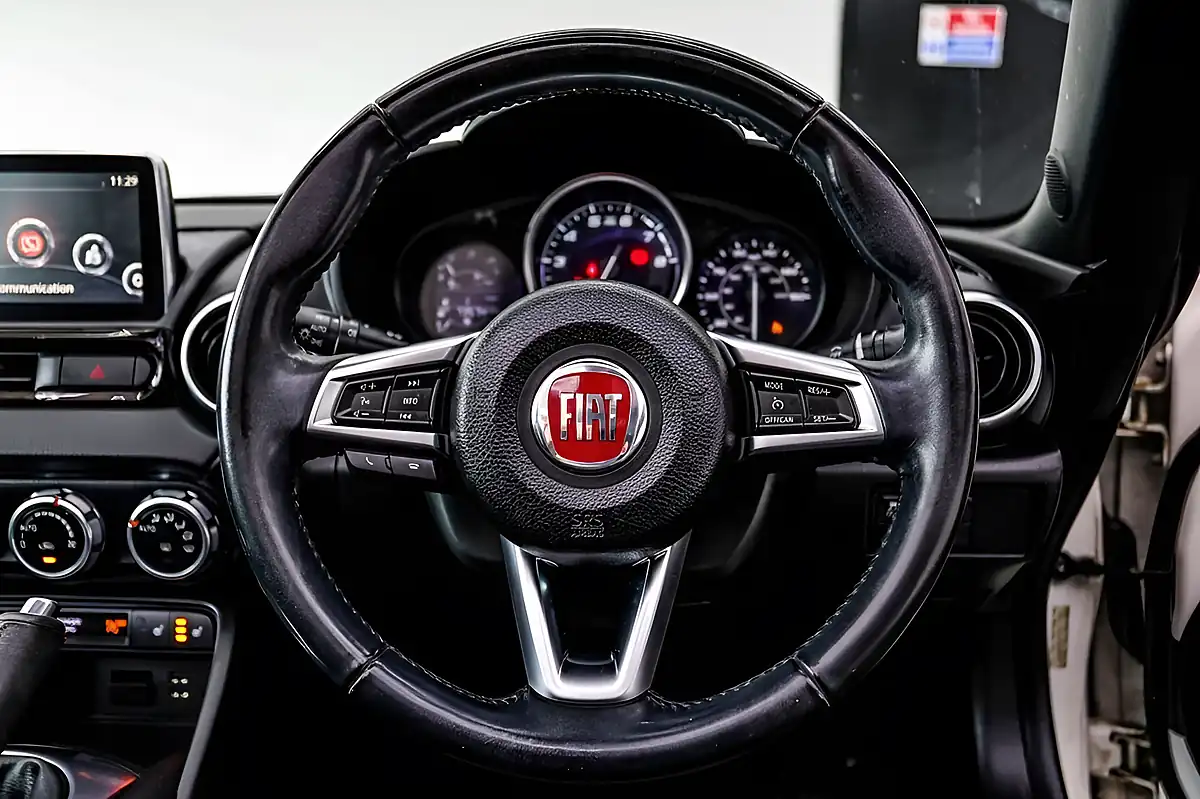 Used 2018 Fiat 124 Spider Lusso Plus White - Interior and Exterior details 12