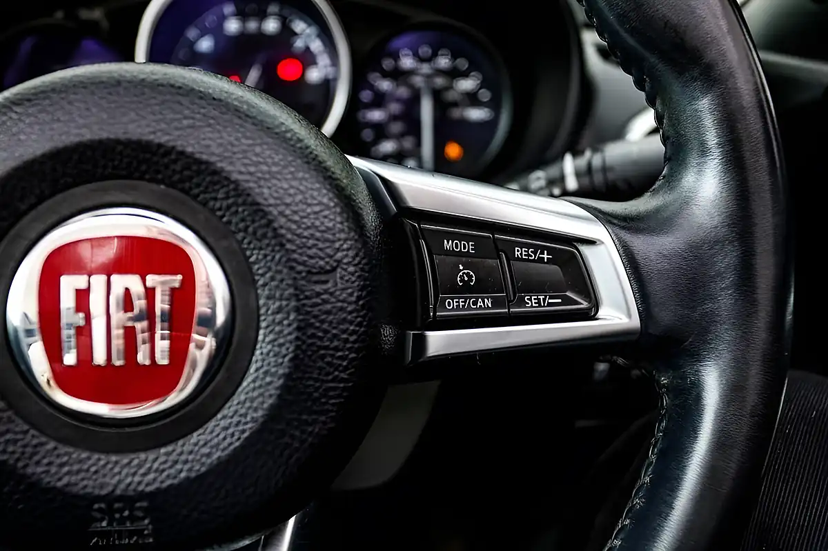 Used 2018 Fiat 124 Spider Lusso Plus White - Interior and Exterior details 14