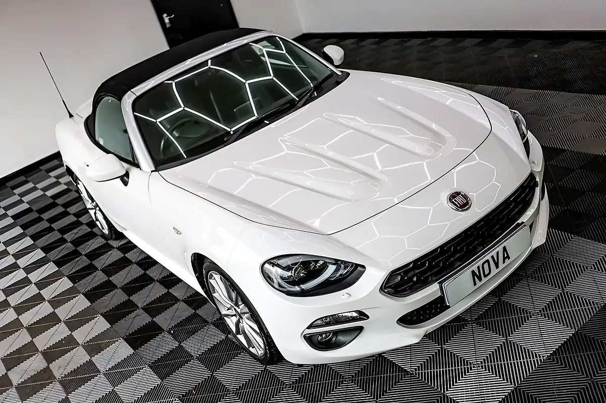 Used 2018 Fiat 124 Spider Lusso Plus White - Interior and Exterior details 19