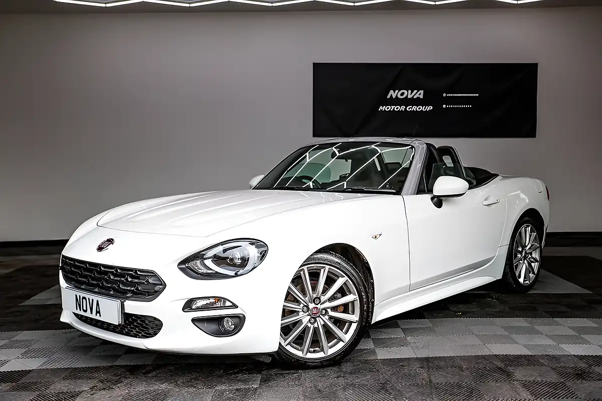 Used 2018 Fiat 124 Spider Lusso Plus White - Interior and Exterior details 2