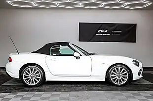 Used 2018 Fiat 124 Spider Lusso Plus White - Interior and Exterior details 4