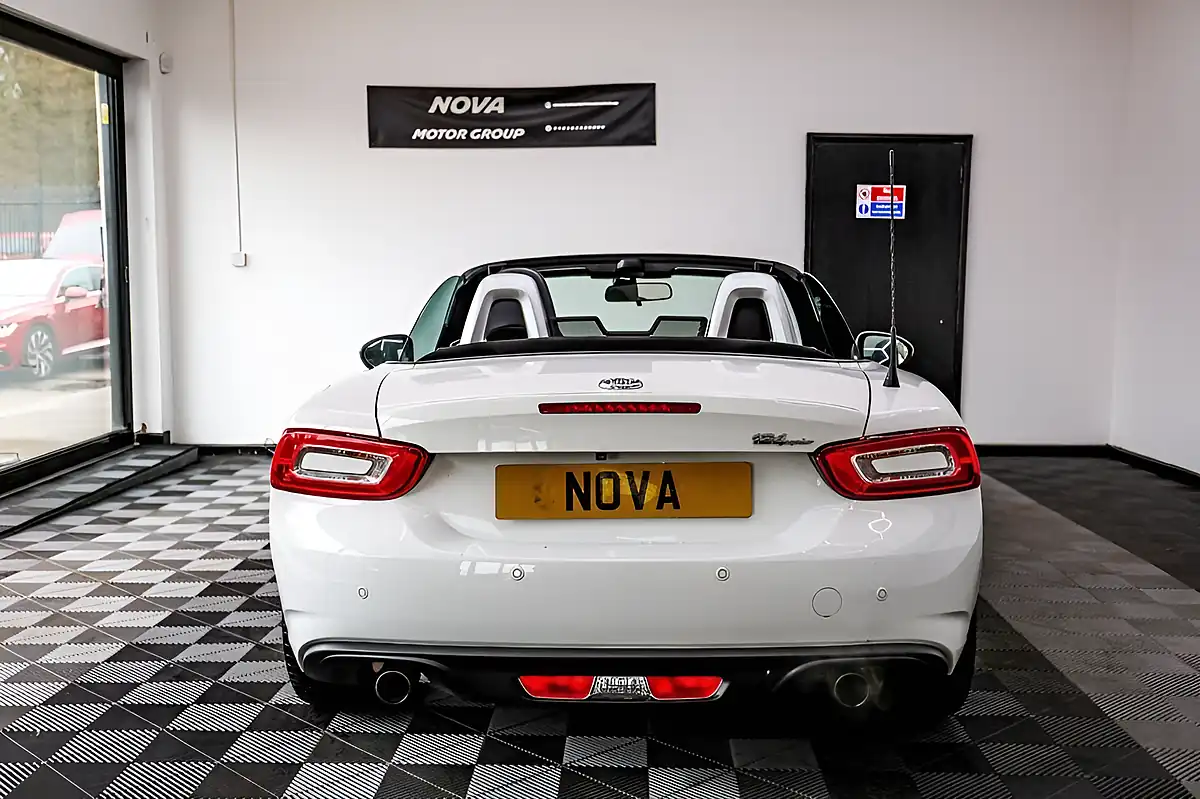 Used 2018 Fiat 124 Spider Lusso Plus White - Interior and Exterior details 9