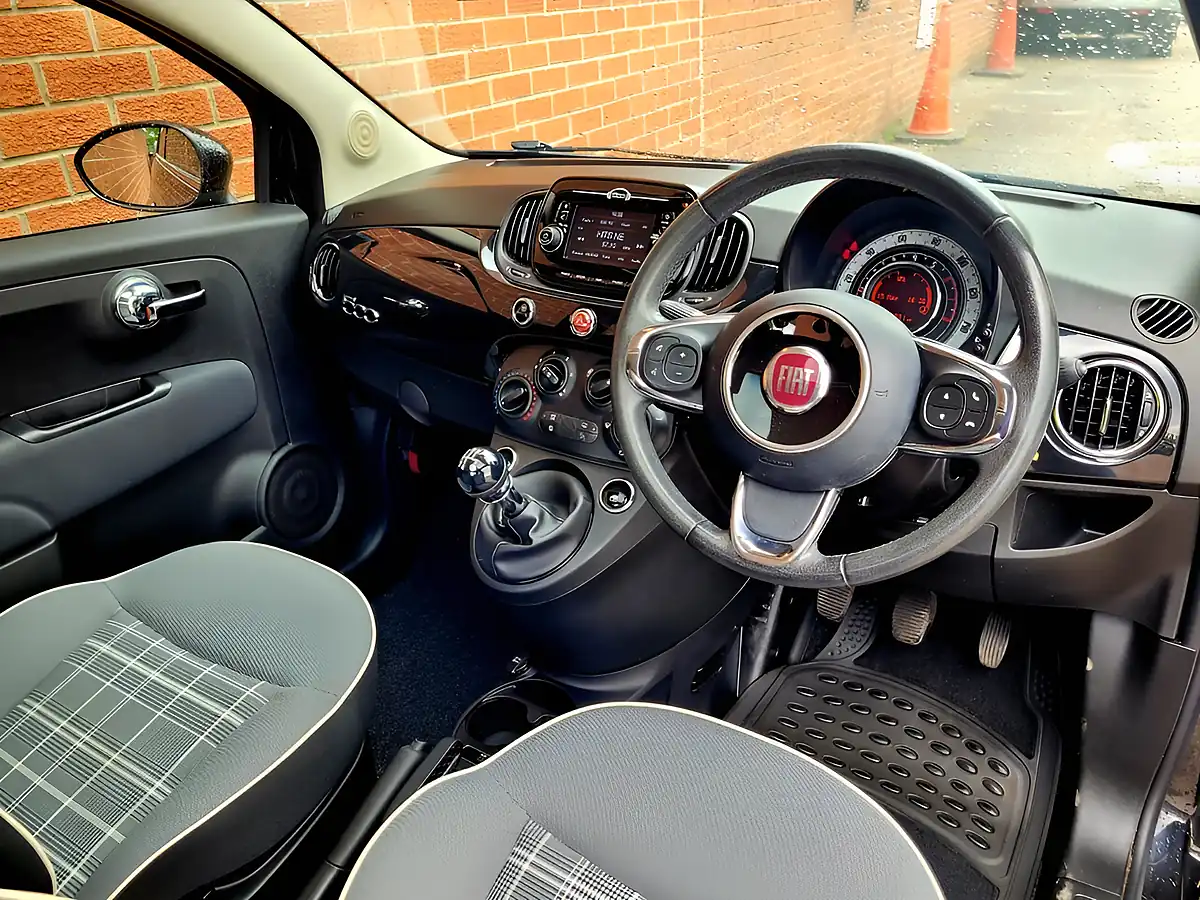 Used 2018 Fiat 500 Lounge Black - Interior and Exterior details 19