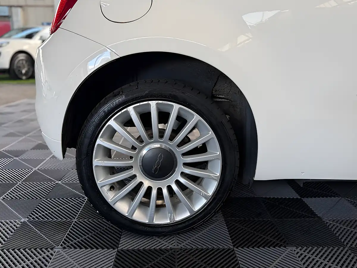 Used 2018 Fiat 500 Lounge Bossa Nova White - Interior and Exterior details 12