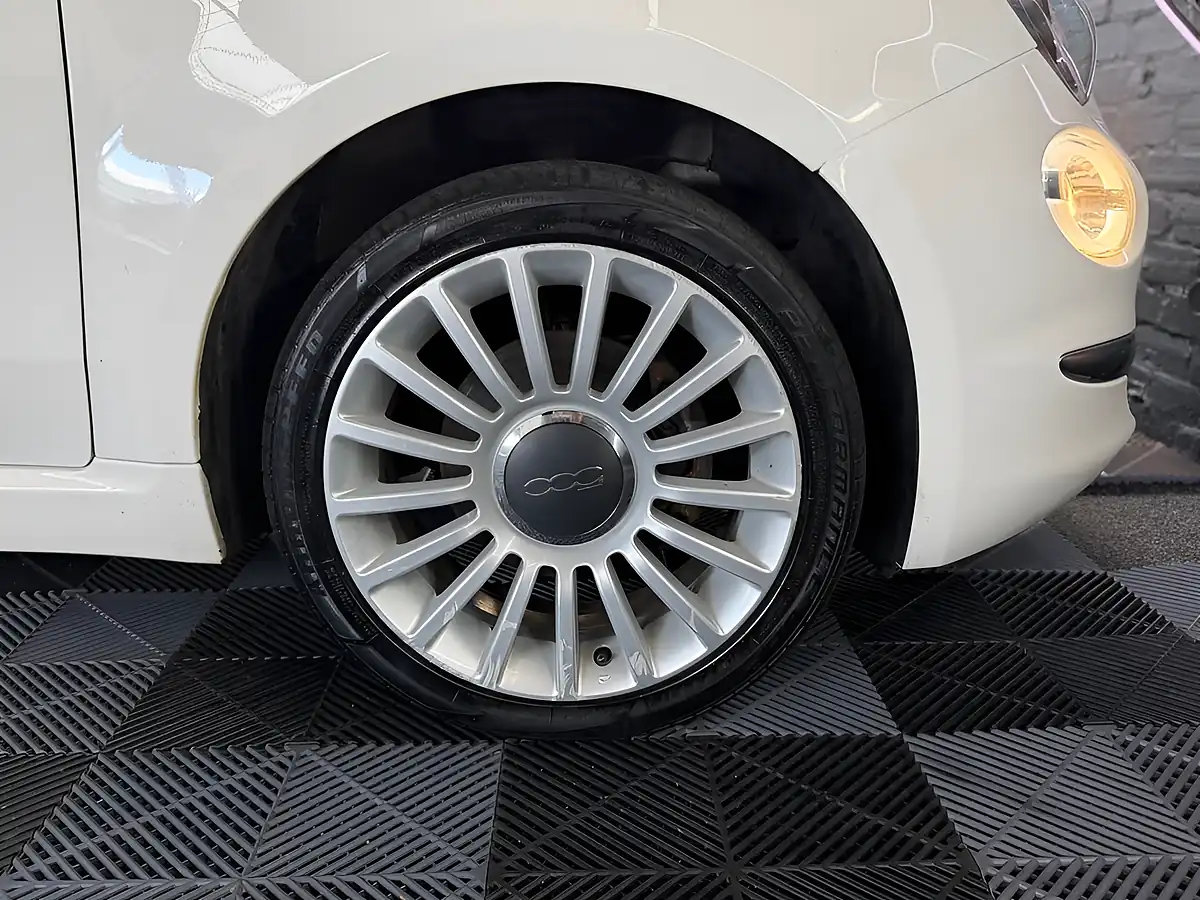 Used 2018 Fiat 500 Lounge Bossa Nova White - Interior and Exterior details 15