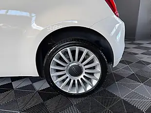 Used 2018 Fiat 500 Lounge Bossa Nova White - Interior and Exterior details 7