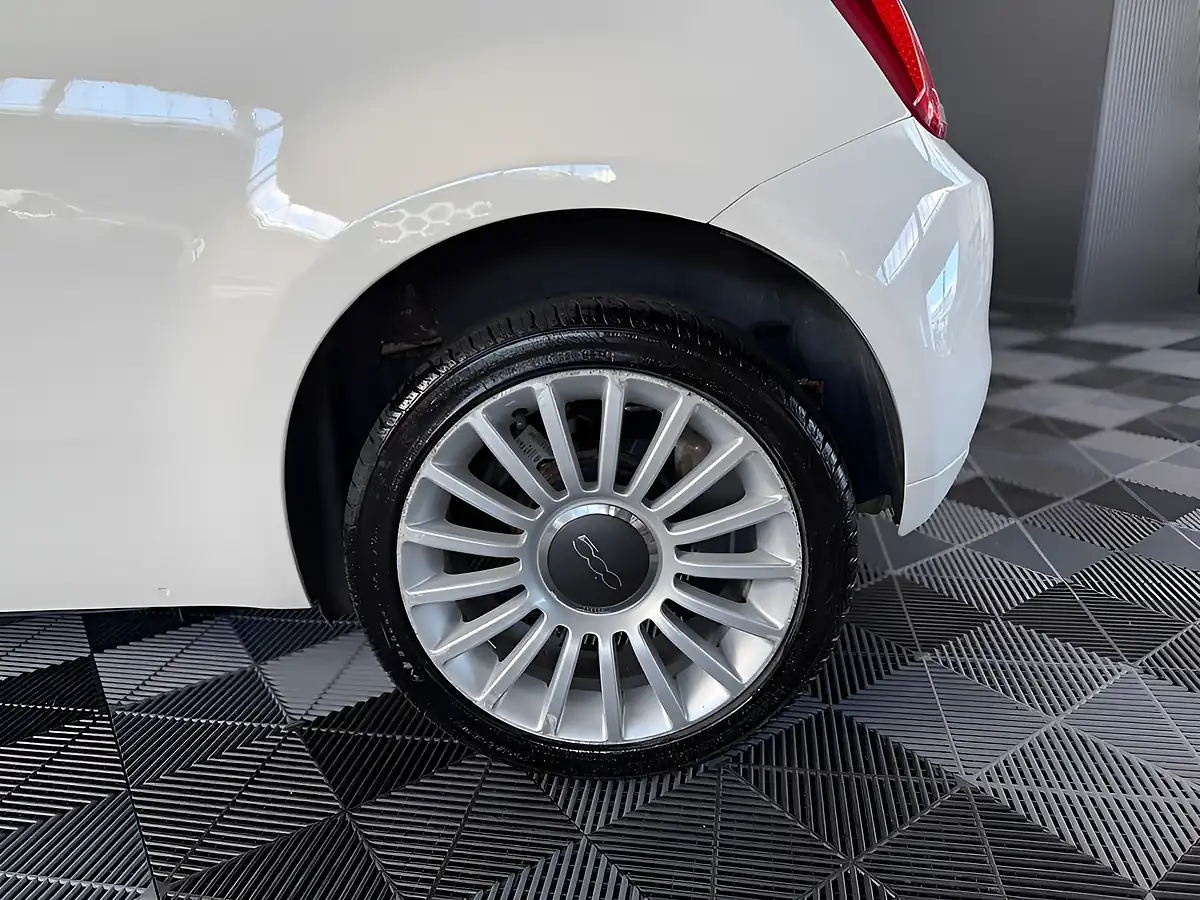 Used 2018 Fiat 500 Lounge Bossa Nova White - Interior and Exterior details 7