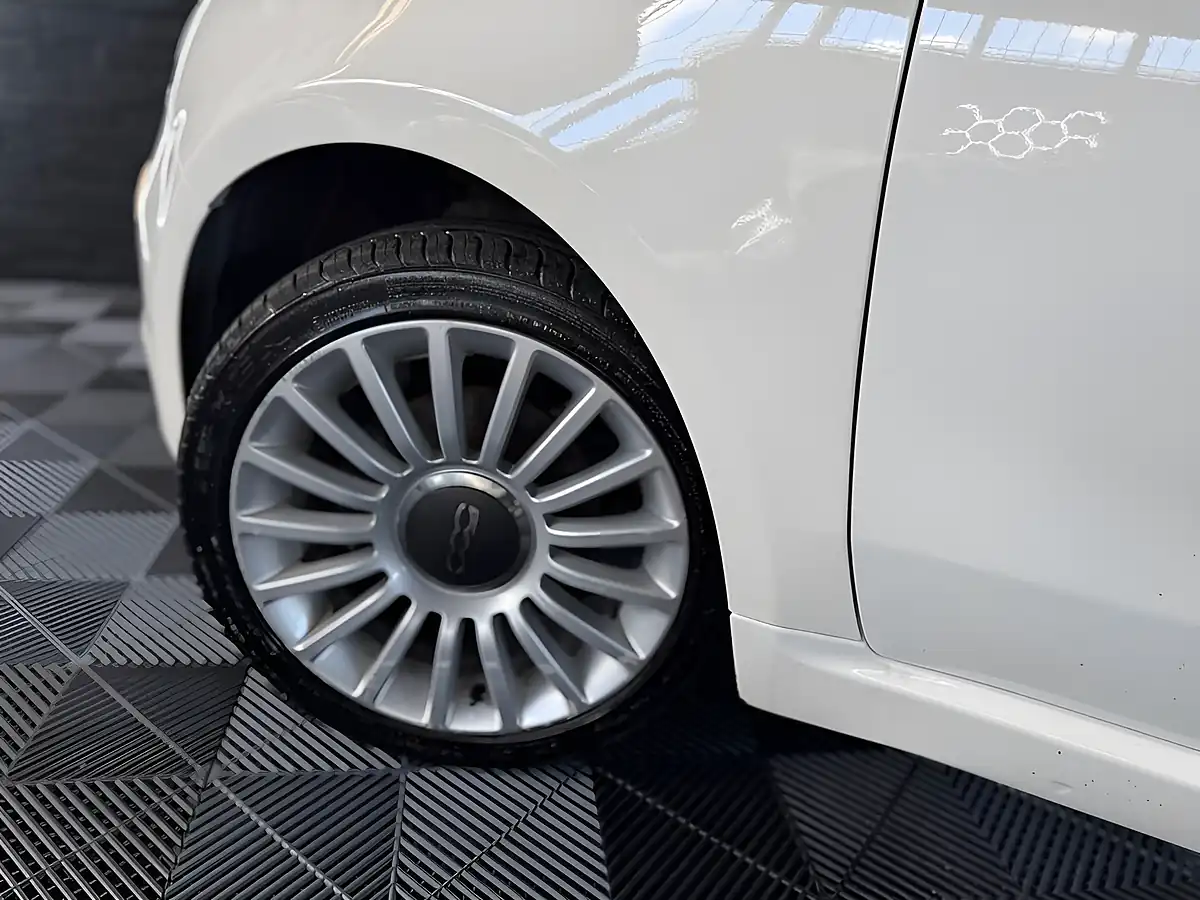 Used 2018 Fiat 500 Lounge Bossa Nova White - Interior and Exterior details 9