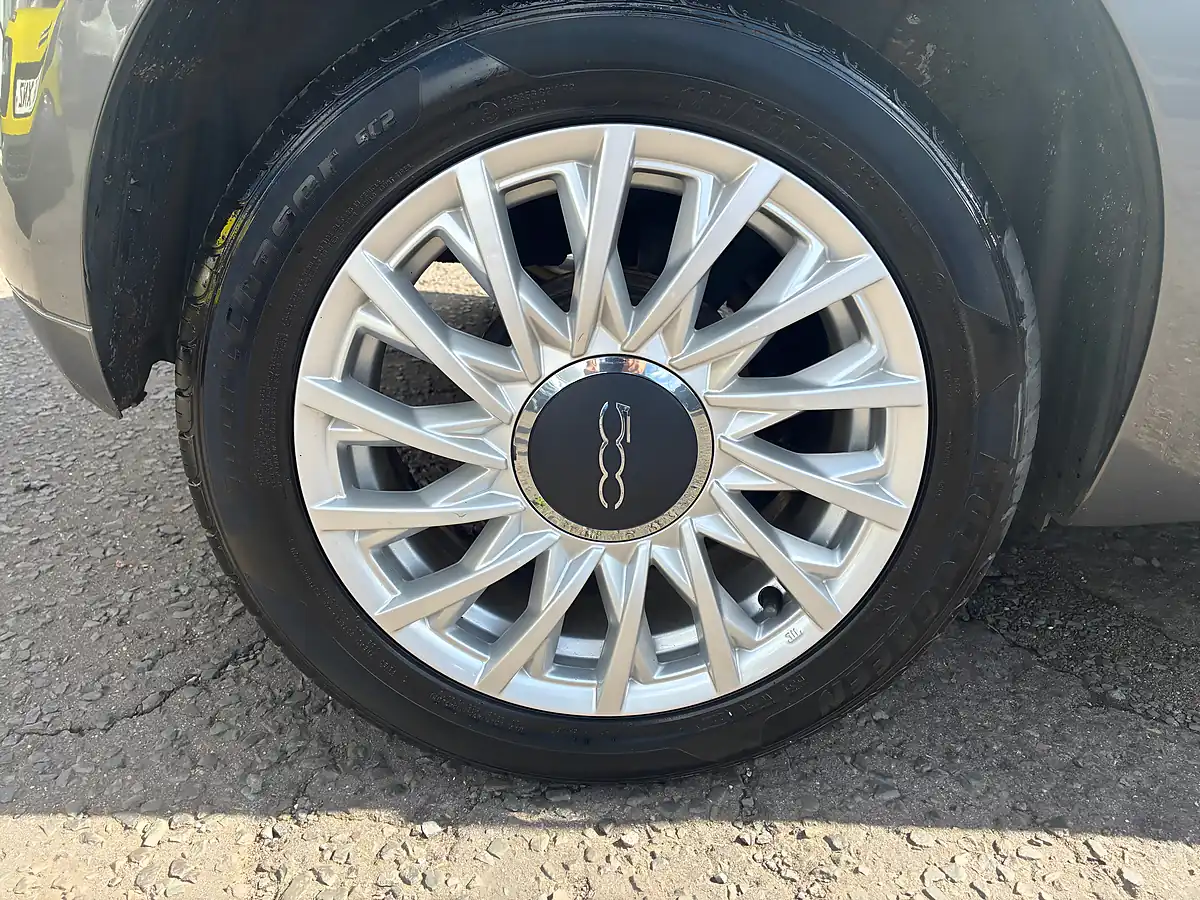 Used 2018 Fiat 500 Lounge Grey - Interior and Exterior details 16