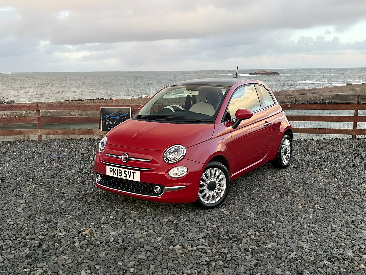 Used 2018 Fiat 500 Lounge Red - Front View