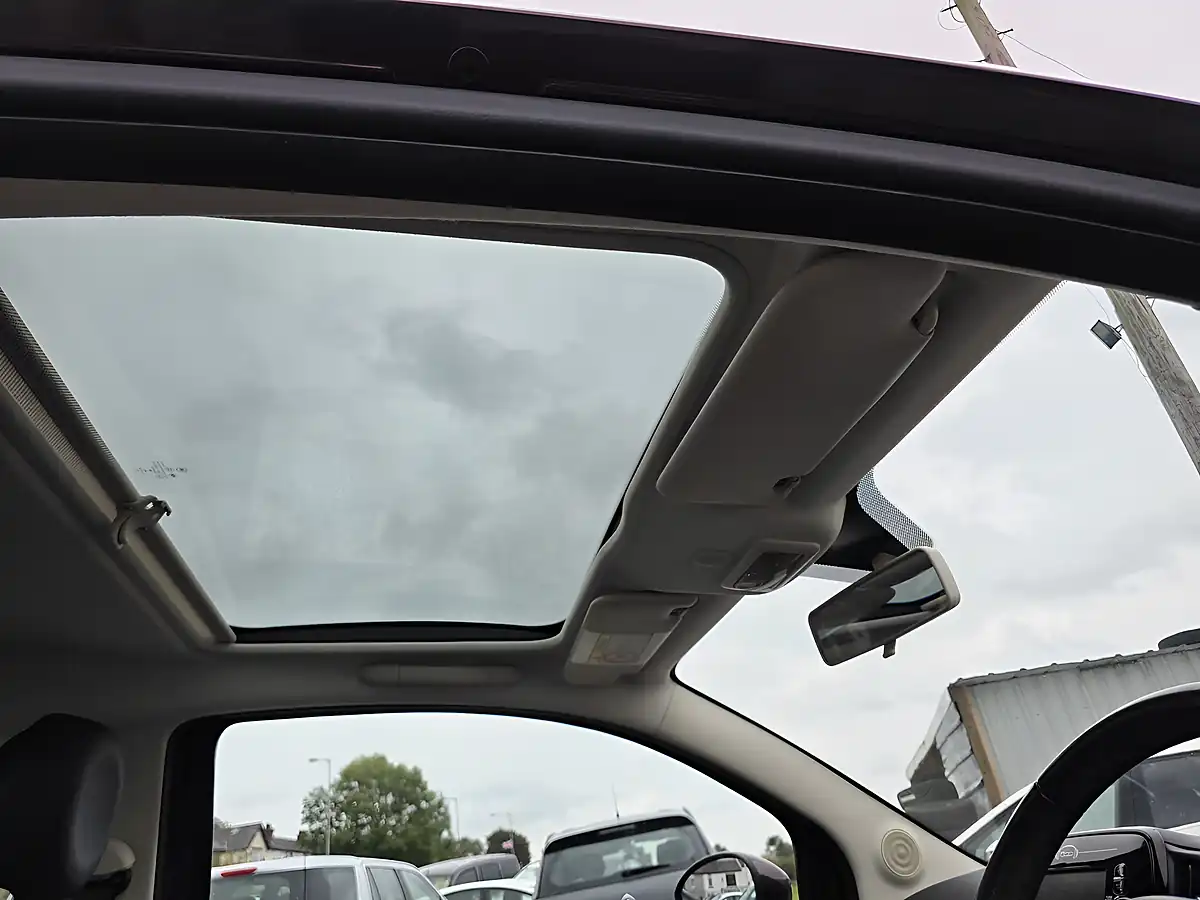 Used 2018 Fiat 500 Lounge Red - Interior and Exterior details 16