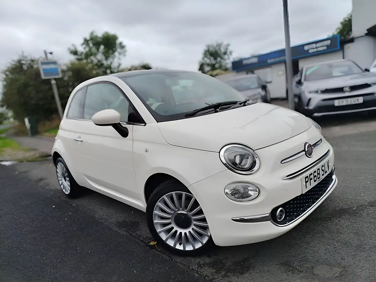 Used 2018 Fiat 500 Lounge White - Front View