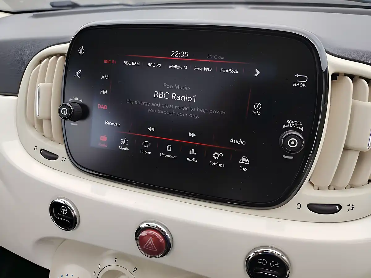 Used 2018 Fiat 500 Lounge White - Interior and Exterior details 16