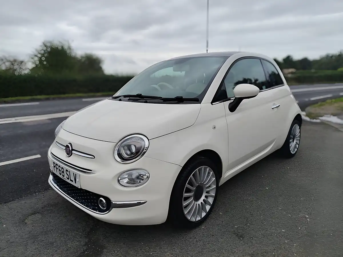 Used 2018 Fiat 500 Lounge White - Interior and Exterior details 3